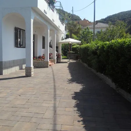 Ivo - With Terrace * Supetarska Draga