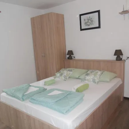 Ivo - With Terrace Appartamento