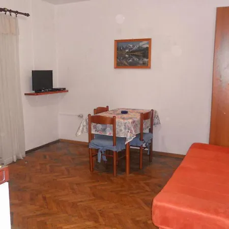 Ivo - With Terrace Apartment