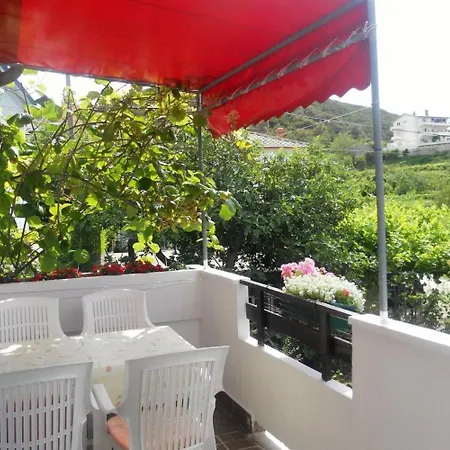 Ivo - With Terrace Supetarska Draga