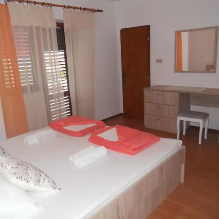 Ivo - With Terrace Apartment *